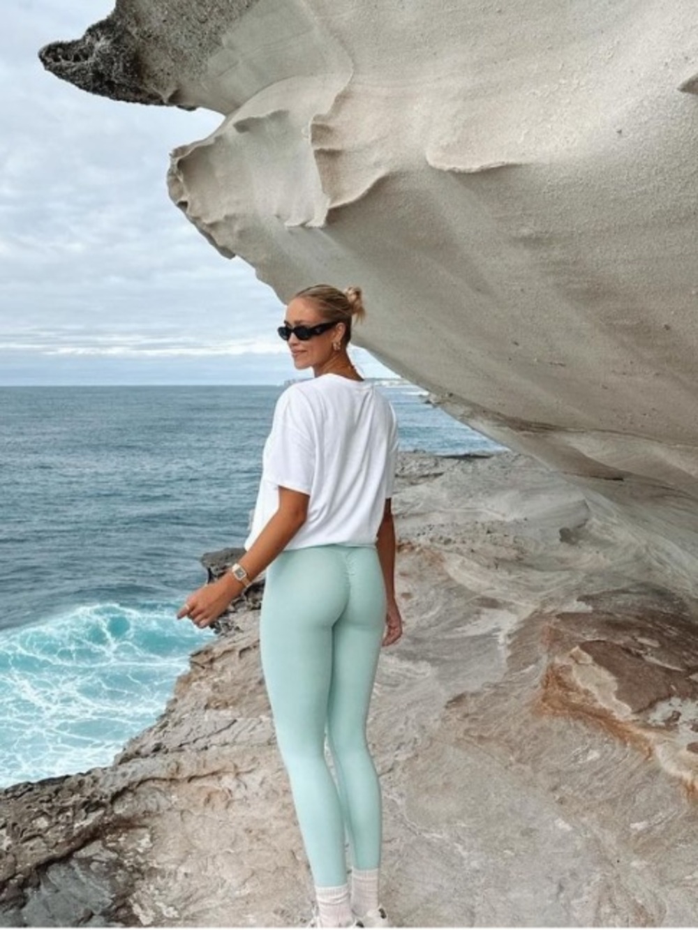Saski scrunch leggings sea mist S NWOT